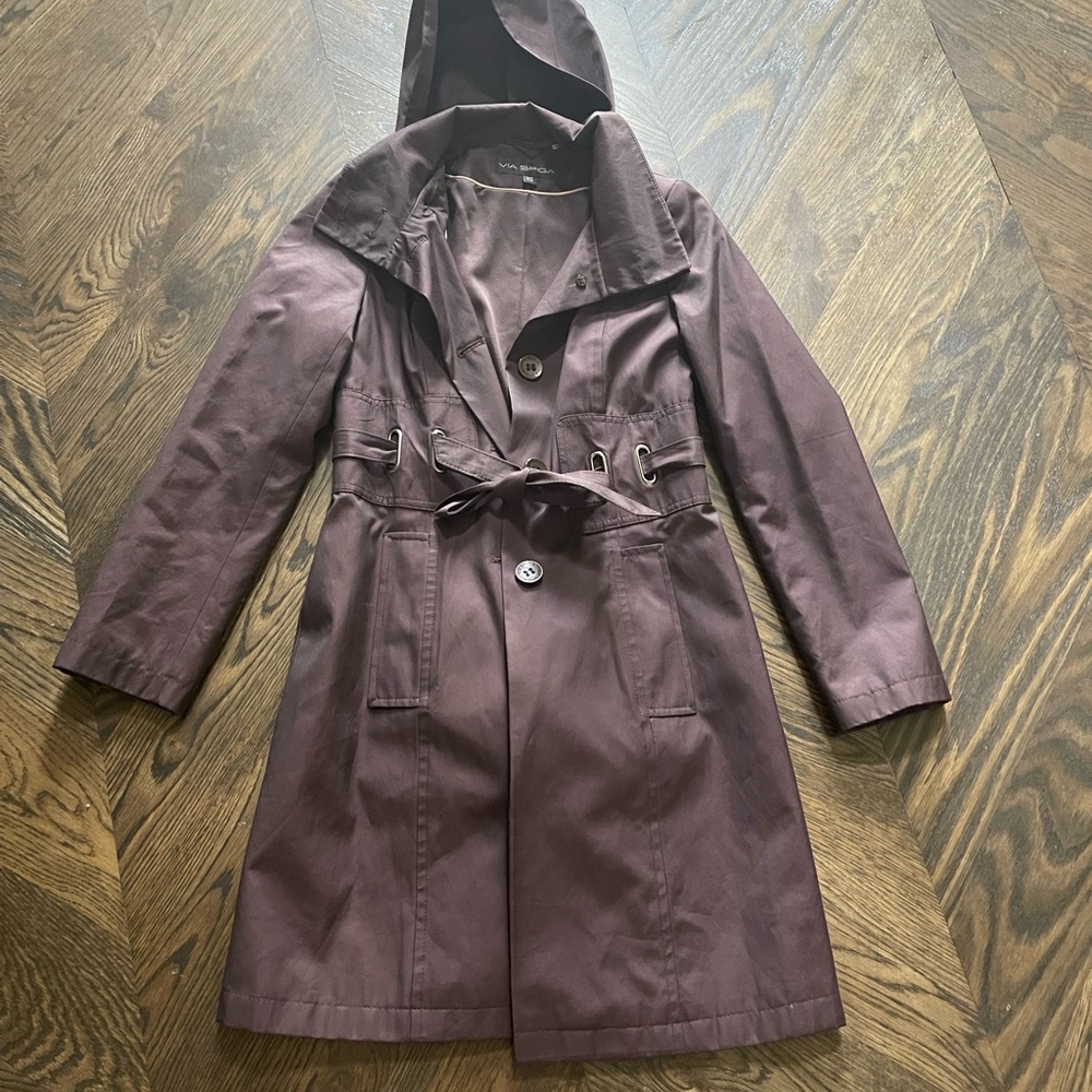 Chic brown trench/rain coat